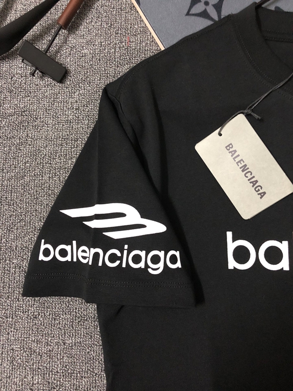 ブランドTシャツ側面デザイン